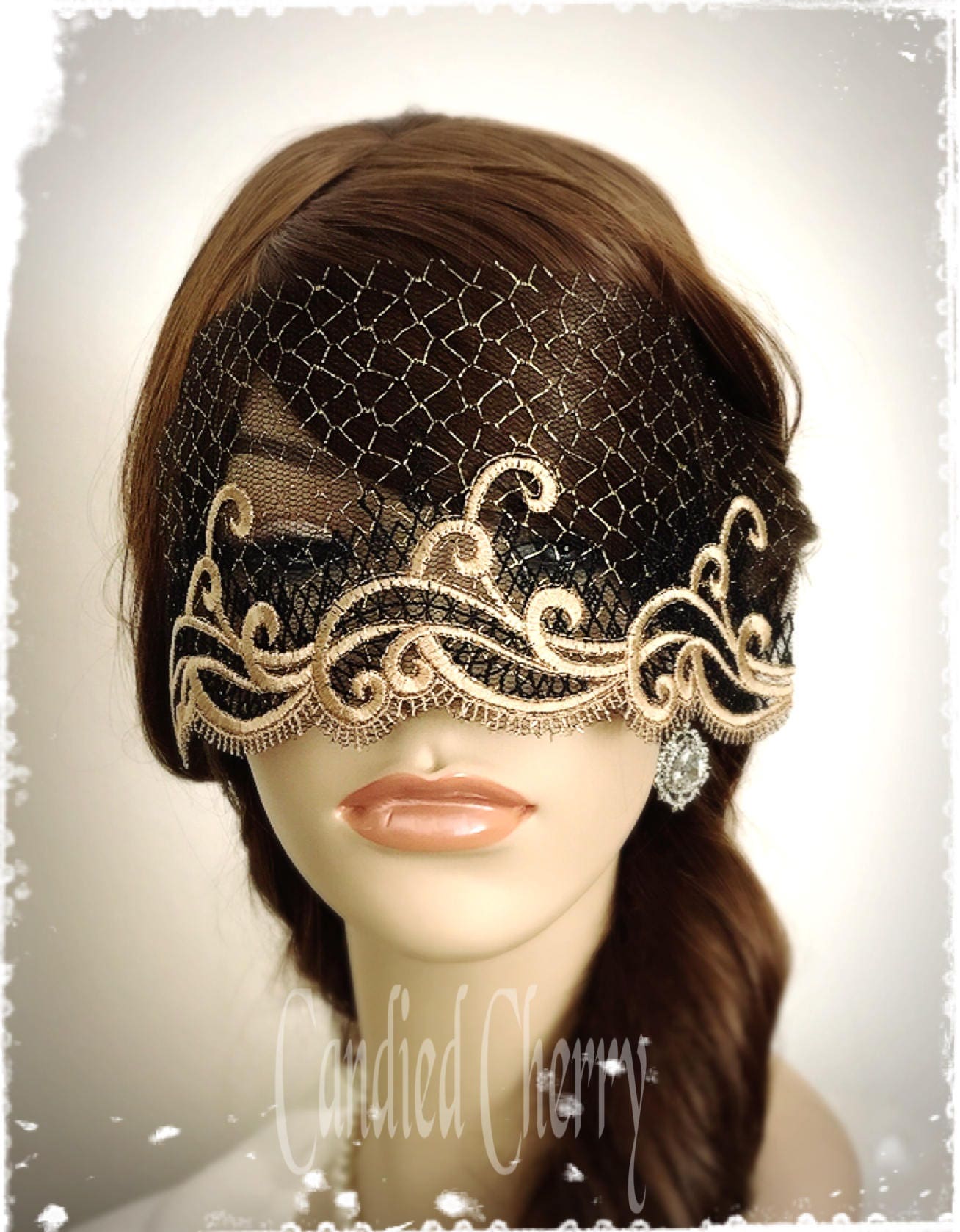 Liila Masquerade PARTY 600% オイル目 黒 レア Black and Gold Lace Mask Veil-mysterious Masquerade Ball