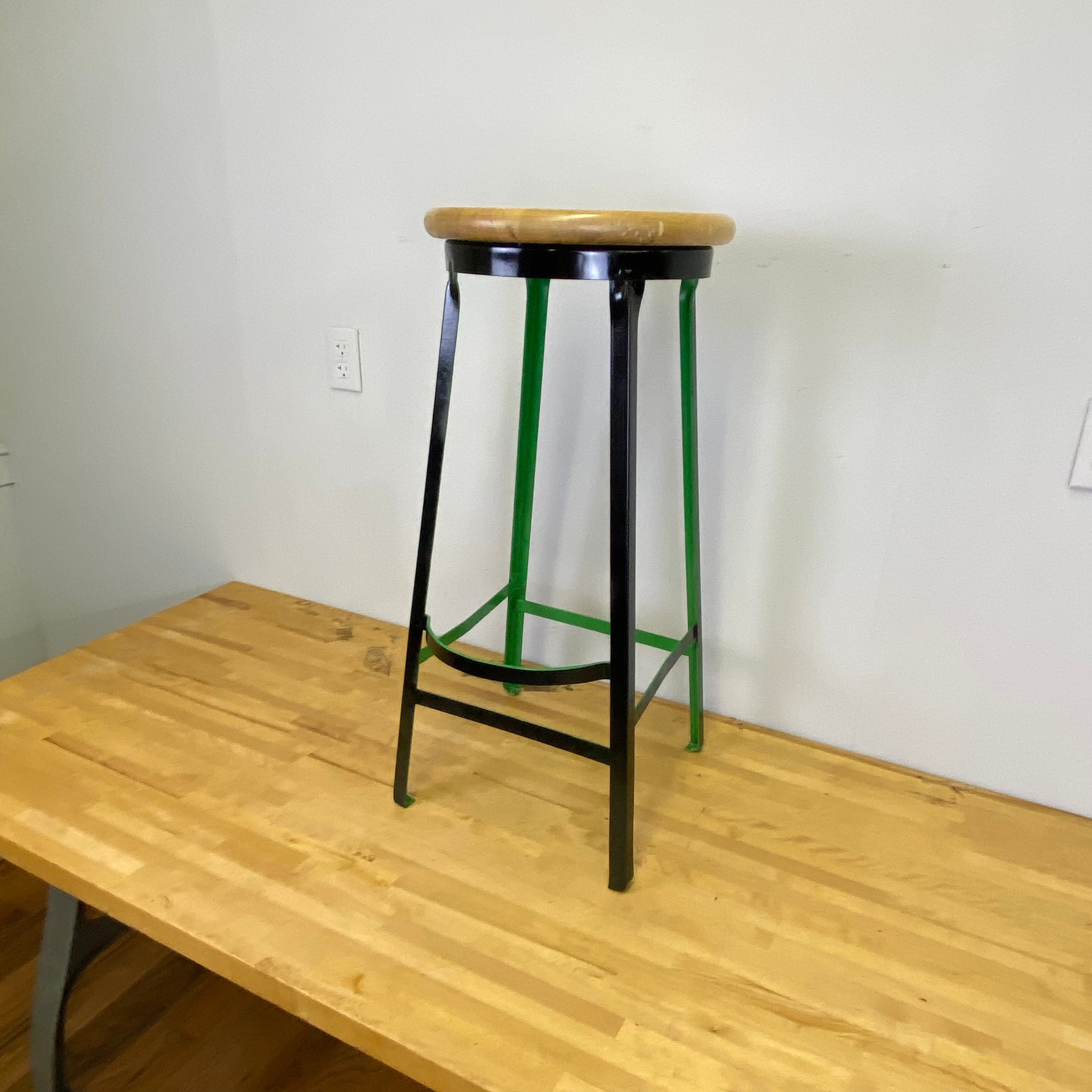 tabouret D'usine En Acier