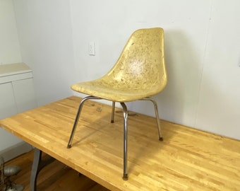 Mid century MCM Douglas fiberglass chair in wheat color