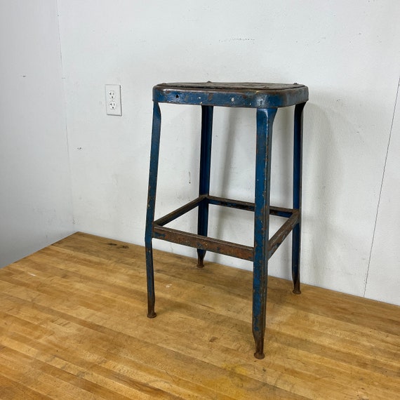 LYON AURORA ILL「FACTORY STOOL Putty White 」PFS リヨン