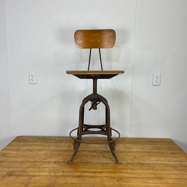 Vintage industrial height adjustable toledo drafting stool 22-26” - great condition in original patina’d color