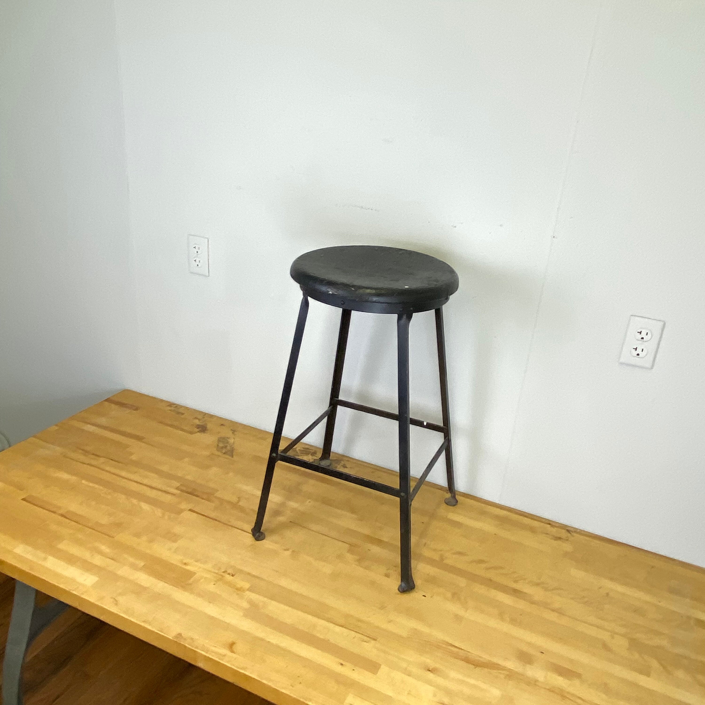 Tabouret En Acier D'angle