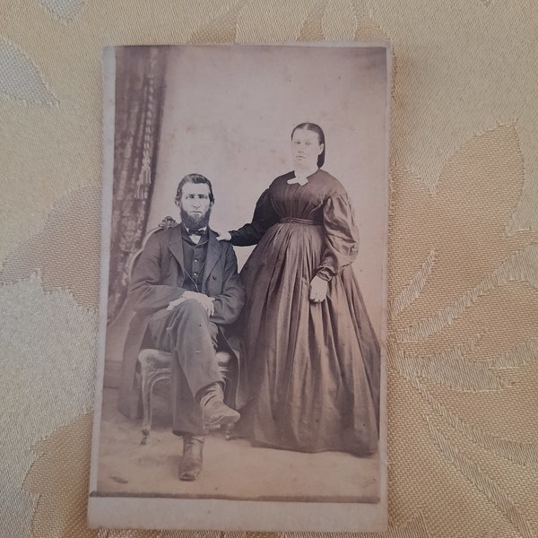 CDV - Portrait of a Couple - Antique Photograph - Carte de Visite