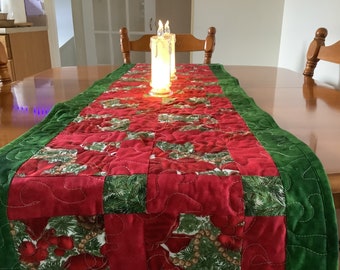 Quilted table runner, Christmas table runner, Reversible table runner, Holiday table runner, Christmas dinnertable, Holiday dinnertable