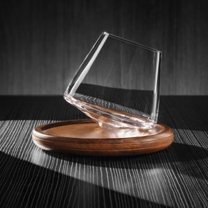 Aerating Spinning Whiskey Glass with Reversible Coaster