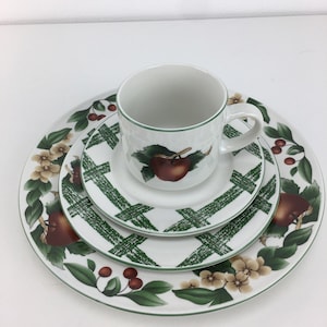 Cades Cove Dinnerware Place Setting Set 4Pc by Citation Apples Cherries Blossoms Green Lattice Dinner Salad Plates Cup and Saucer VTG 1990&#39;s