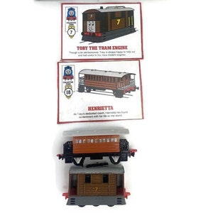 ERTL Thomas the Train Tank Lokomotive und Freunde Toby die Strassenlokomotive #1012 1989 & Henrietta Waggon #1293 1992 VTG CLOUD Diecast Spielzeug 2Pc Diecast Spielzeug mit Karten