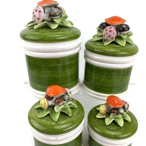 Seymour Mann Mushroom Canister 4er Set w / 3D Deckel Grüne Keramik Vorratsdosen VTG MCM 1970er Jahre Japan Woodland Kitschy Kitchen Decor !!!