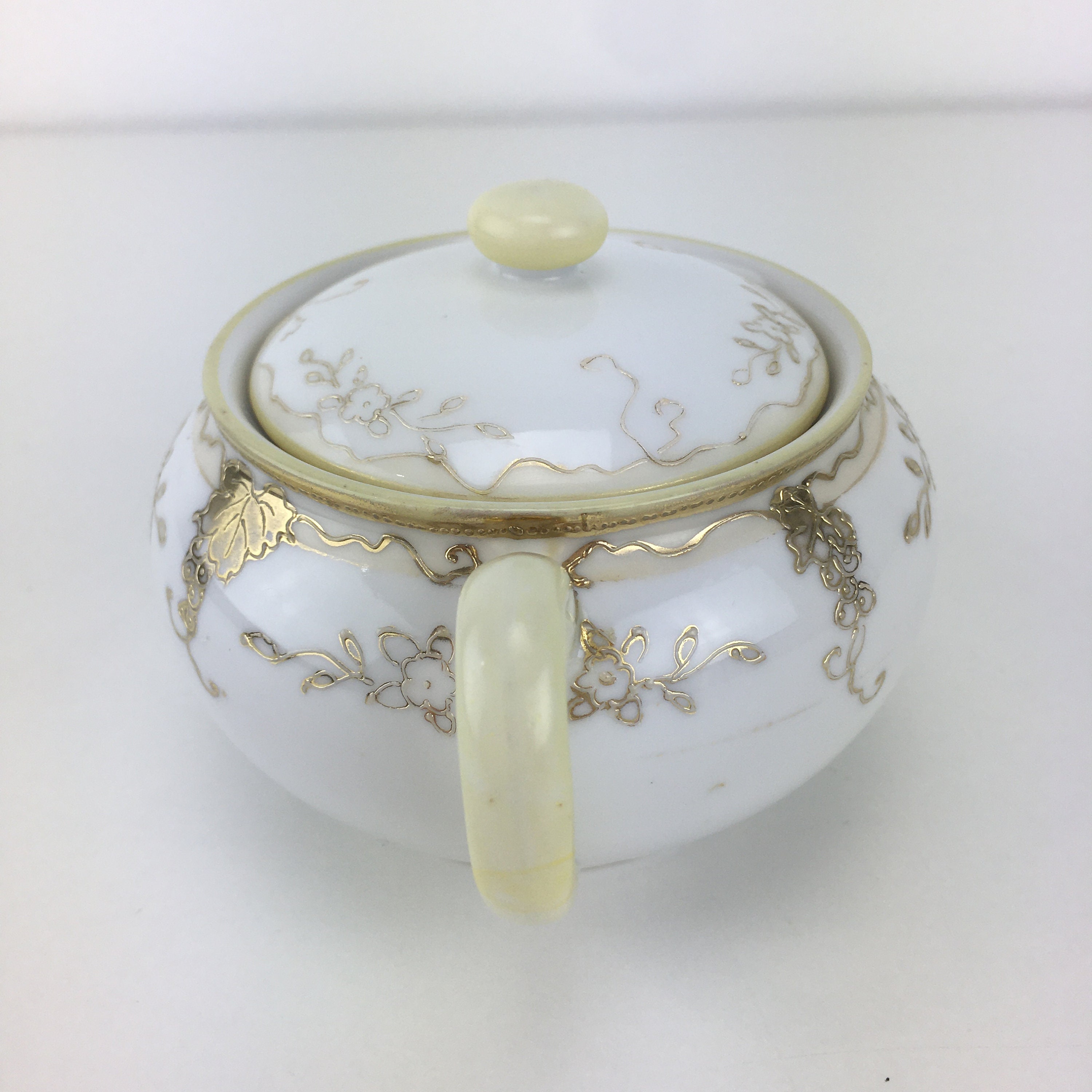 sugarページ Nippon Sugar Bowl With Lid NIP145 Gold Encrusted Grapes