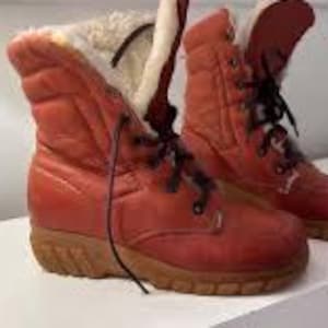 vintage 70s Cobbies orange leather boots size 8 lug heel faux fur lined made in Canada