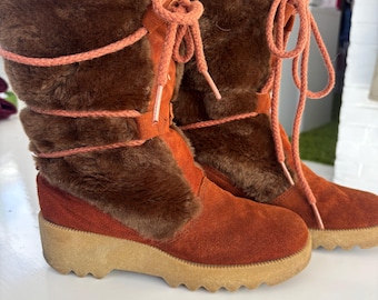Vintage 70-80-tals snöstövlar i mocka/fuskpäls med snörning, dammodell, 7"