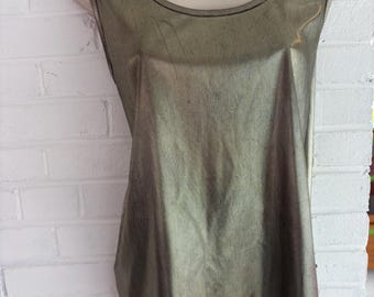 Camiseta sin mangas metálica Vintage Bentley Ltd de color dorado sólido y diseño clásico sin mangas con escote redondo. Talla M.