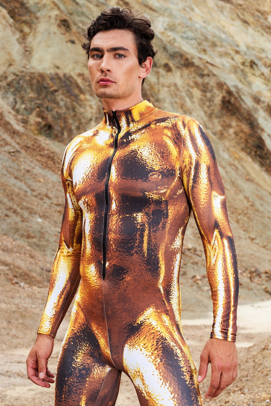 Traje dorado hombre sale