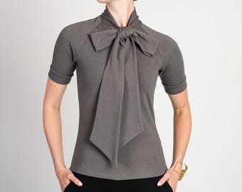 Carla Shaw Necktie collar gray top with fitted raglan sleeve