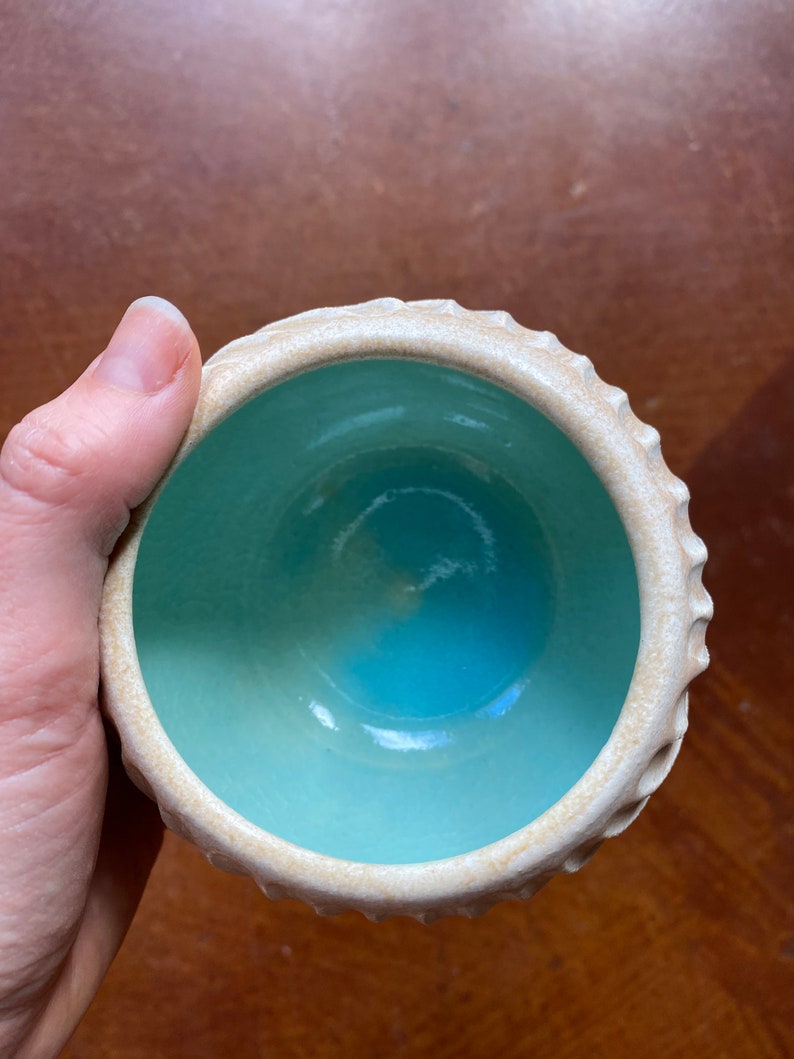 Keramikschale Votiv geschnitztes handgemachtes Ozeanwasserschale-Trinken-einzigartiges Geschenk Keramikkerzenhalter Bild 3