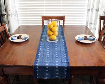 Indigo, shibori, lin, chemin de table, teint à la main, bohème, table à manger, table bohème, pique-nique, ferme, pendaison de crémaillère, table d'entrée, décoration bohème