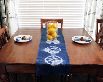 Chemin de table en lin, teint à la main, shibori, indigo, bleu, table bohème, ferme, table d'entrée, table à manger, pendaison de crémaillère, décoration bohème