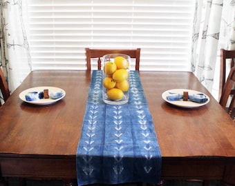 Shibori, chemin de table, teint à la main, lin, indigo, rustique, bohème, rayures, style campagnard, linge de table, centre de table, pendaison de crémaillère, salle à manger