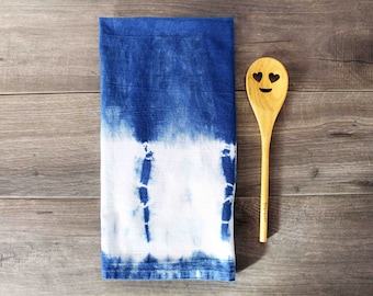 Shibori, serviette pour sac de farine, teint à la main, bleu indigo, décoration rustique, cadeau de cuisine, serviette à main, torchon, décoration bohème, torchon de cuisine, absorbant