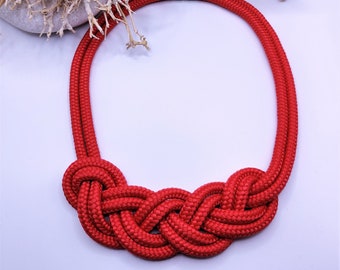 Statementkette Segelseil Rot Gold mit opulenten Knoten Bib Kette Knotenkette opulenter Schmuck Geschenk Frauen luluchicde