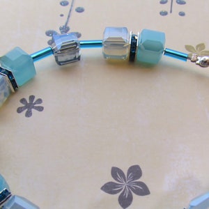 Kristallwürfel Armband Blau Grau Strass Hellblau Türkis Würfel Glaswürfel Geschenk Glasschmuck Bild 2