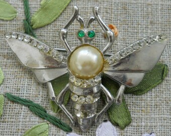 Vintage 1940s cicada brooch