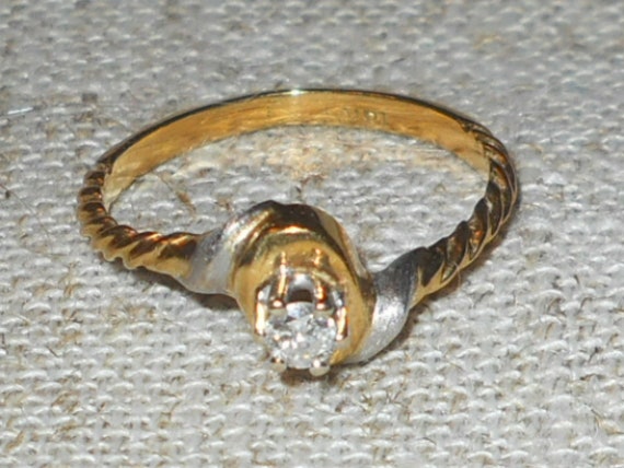 18kt gold diamond solitaire ring - ladies - image 1