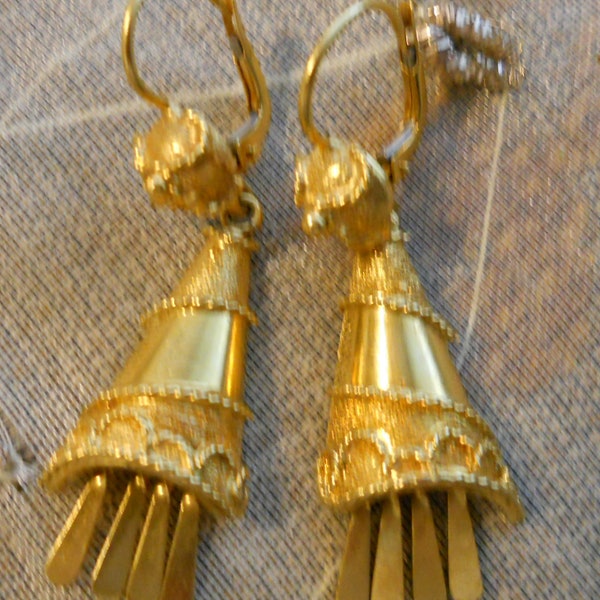 Vintage 1960s hand crafted Corletto 18kt gold drop earrings for pierced ears