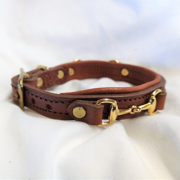 Medium Bruin Gewatteerde Hondenhalsband met Snaffle Bits en Naamplaatje