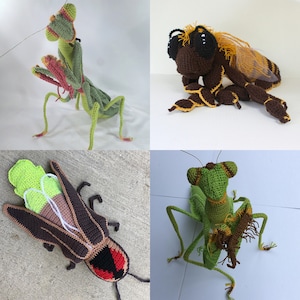 以下が含まれることがあります： 4つの手編みの昆虫彫刻のコレクション。緑とピンクのカマキリ、茶色と黄色のハチ、茶色、緑、赤のバッタが含まれています。昆虫は手作りです。
