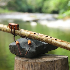 Coll Sgìth - Hazel Celtic Branch Flute in C# 432Hz