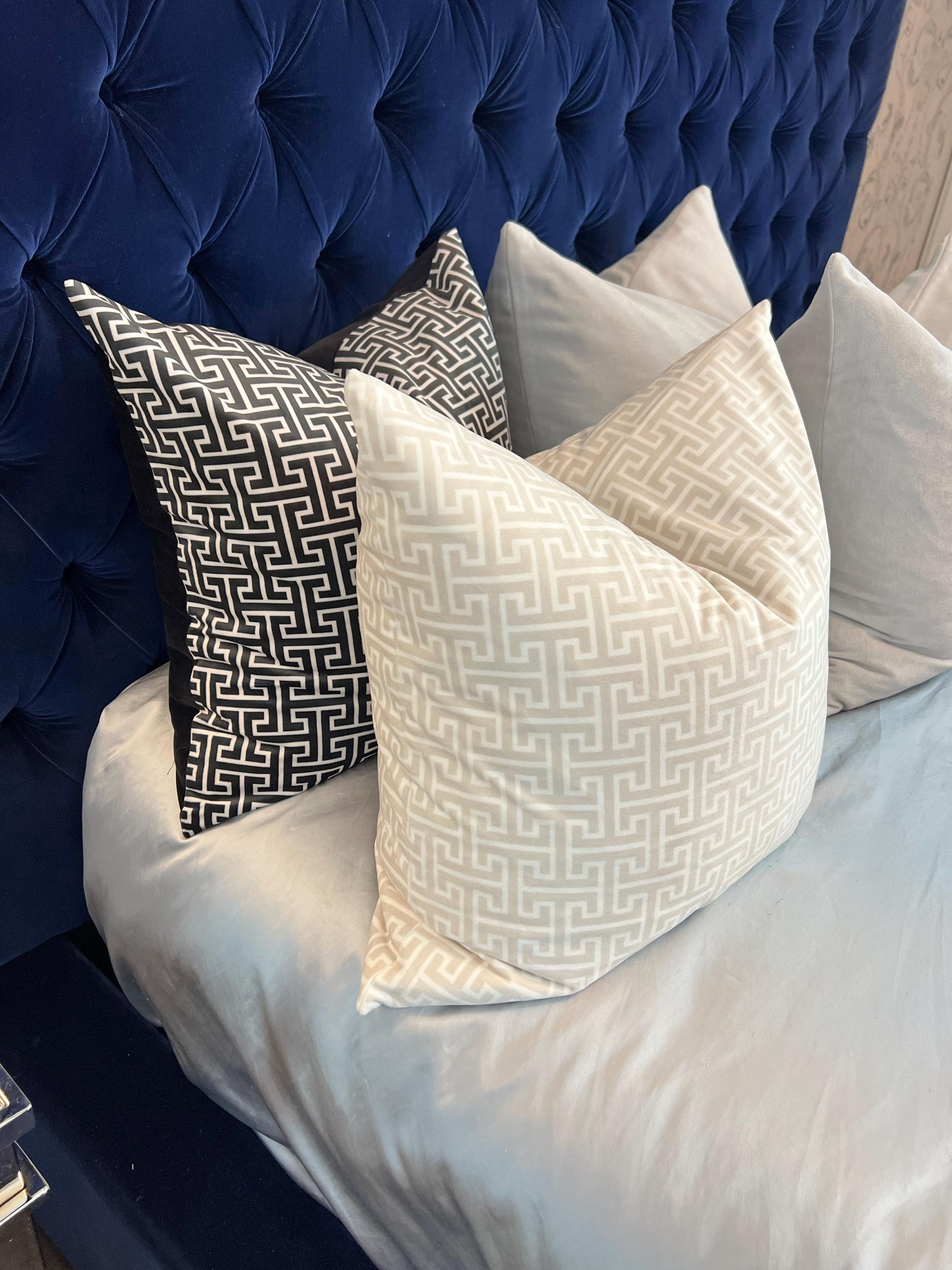 Velvet Chain-Link Pattern Throw Pillow | Black and White Accent Pillow | Modern Geometric Décor | Luxury Velvet Pillow | Soft & Luxurious