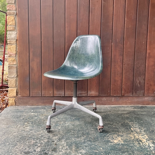 Vintage 1960s Charles Eames Jack Straw Denim Blue Fiberglass Side Task Chair on Casters Herman Miller Mid-Century