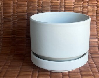 Vintage Mid-Century Richard Lindh Small Matte Bone White Flower Pot Drip Plate Diseño finlandés Escandinavo Arabia Finlandia Danés Moderno