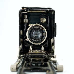 Vintage Folding Camera Voigtlander Bergheil 9 x 12 Heliar f4.5 13.5cm 135mm Compur image 2