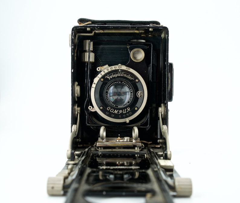 Vintage Folding Camera Voigtlander Bergheil 9 x 12 Heliar f4.5 13.5cm 135mm Compur image 2