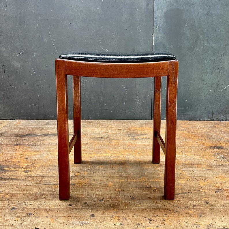 Vintage Danish Teak Stool Ottoman 1950s Black Vinyl Piano Chair imagem 3