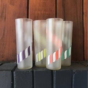 Jahrgang Mitte des Jahrhunderts Wirbel schlanke Limonade Sommer Gläser Set von vier