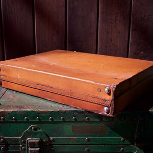 Vintage Patinated Tan Leather Executives Attache Briefcase RAG Intials No Key Unlocked Travel Case Mid-Century Retail Boutique Prop Rag Bone image 4