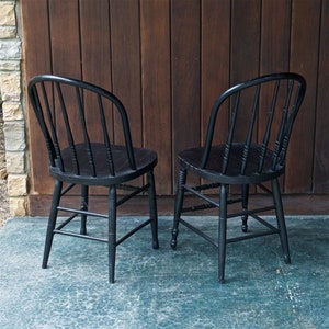 Pair 1920s Rustic Black Spindle Bentwood Farmhouse Side Dining Chairs Vintage Early Century Wire Reinforced Kitchen Nook Hoop Back Eclectic image 3