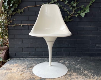 MCM 1960s White Fiberglass Tulip Swivel Chair Vintage Mid-Century Laverne Burke Knoll Seaboard