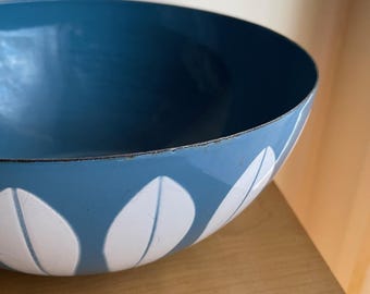 Vintage 1960s Catherine Holm White Lotus Bowl Blue White