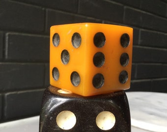 Big Butterscotch Dice Bakelite 62gr oversized Vintage 1940s