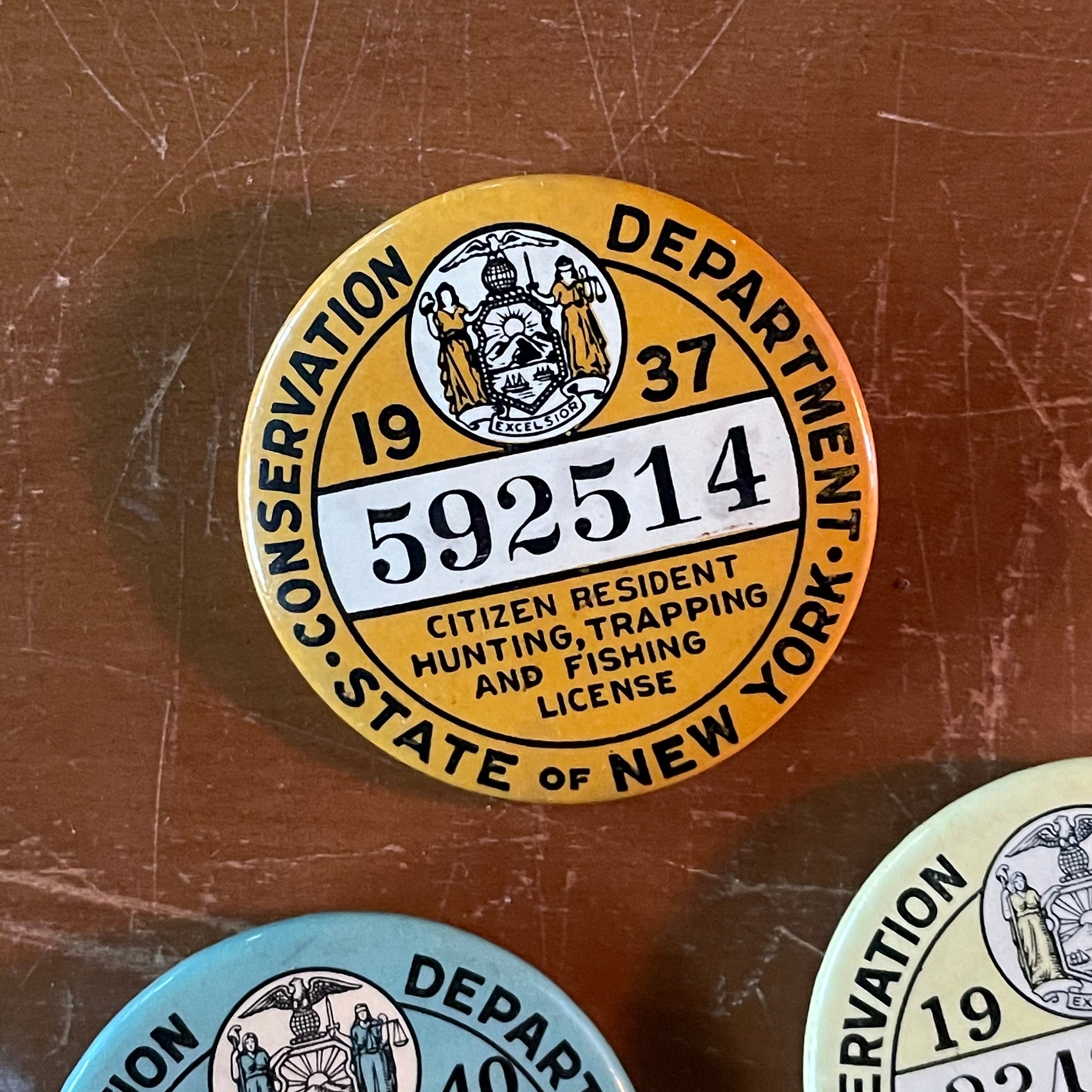 3 Hunting Fishing License Badge Buttons 1937,1940+1941 New York Pin Pinback Mid-Century Graphic Design Camping Outdoor Conservation Dept