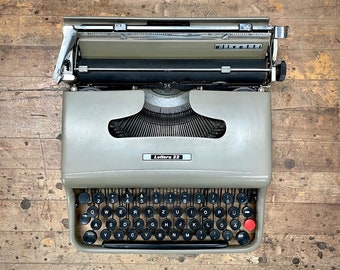 Olivetti Lettera 22 Typewriter Vintage 1970s Mid-Century Portable Made in Italy Ivrea