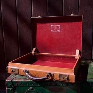 Vintage Patinated Tan Leather Executives Attache Briefcase RAG Intials No Key Unlocked Travel Case Mid-Century Retail Boutique Prop Rag Bone image 9