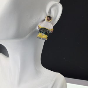 Eskimo earrings vintage clip on pair ceramic image 5
