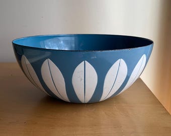 Vintage 1960s Catherine Holm White Lotus Bowl Blue White