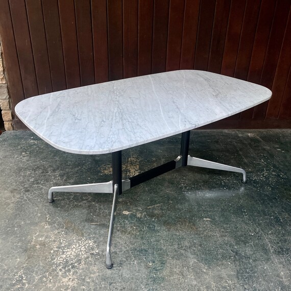 Eames oval dining table deals