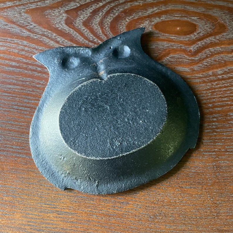 1960s Japanese Forged Iron Owl Dish Incense Burner Tray Trinket Icon Bird Form Vintage Mid-Century Modern Japan Postwar Design Nambu Tekka image 5